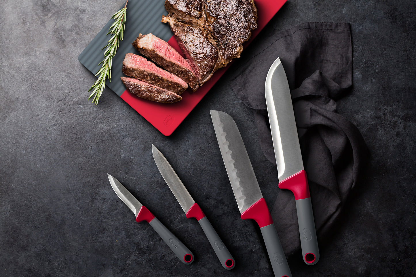刀具套裝(4件裝)(包含: 水果刀,萬用刀,三德刀及廚師刀各一把) 4 Pieces Knife Set(includes: 3” Paring Knife, 5” Utility Knife, 7” Santoku Knife, 8” Chef's Knife)